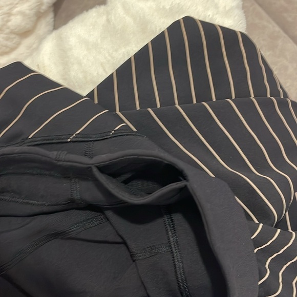 Lululemon athletics leggings in black with gold/tan accents size women’s 4 - Picture 9 of 10